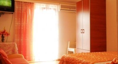 IZNAJMLJUJEM APARTMANE I SOBE U IGALU, private accommodation in city Igalo, Montenegro